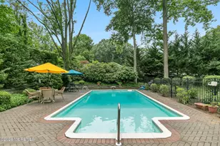 121 Townsend Dr, Middletown, NJ 07748 - Photo 9