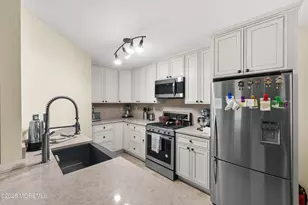 471 Hawthorne Pl, Morganville, NJ 07751 - Photo 9