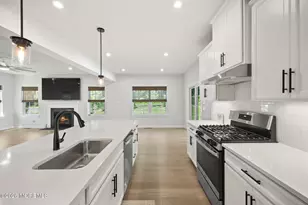18 Annapolis St, Farmingdale, NJ 07727 - Photo 17
