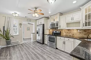 69 William And Mary Sq, Freehold, NJ 07728 - Photo 7
