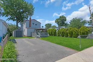 704 Monmouth Pkwy, North Middletown, NJ 07748 - Photo 25