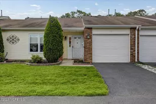 122 Maplecrest Dr W, Lakewood, NJ 08701 - Photo 1