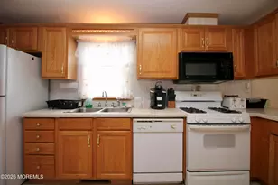 163 Field Pl, Freehold, NJ 07728 - Photo 15