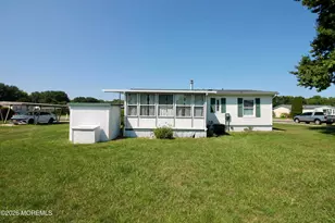 643 Dede Dr, Freehold, NJ 07728 - Photo 23