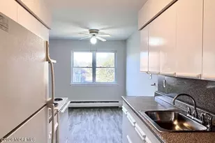 56 Manchester Ct, Freehold, NJ 07728 - Photo 5