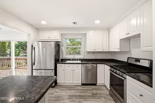17 Ridgewood Dr, Toms River Township, NJ 08755 - Photo 9