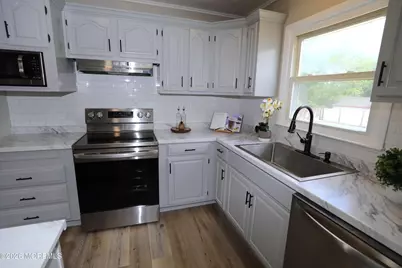 1610 Huntington Avenue, Neptune Township, NJ 07753 - Photo 9