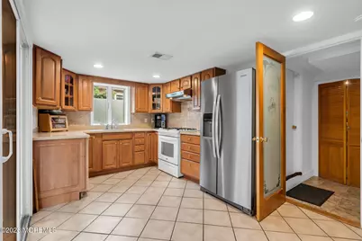 11 E Grove Avenue, Woodbridge Township, NJ 07095 - Photo 19