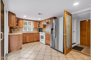 11 E Grove Ave, Woodbridge Township, NJ 07095 - Photo 19