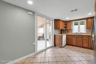 11 E Grove Ave, Woodbridge Township, NJ 07095 - Photo 21
