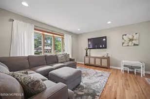 72 Wynnewood Ct, Freehold, NJ 07728 - Photo 9