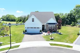 19 Magnolia Dr, Freehold, NJ 07728 - Photo 3