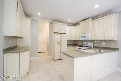 29 Village Drive, Eatontown, NJ 07724 - Photo 9