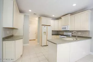 29 Village Dr, Eatontown, NJ 07724 - Photo 9