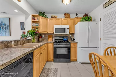 54 Phoenix Court, Tinton Falls, NJ 07712 - Photo 9