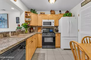 54 Phoenix Ct, Tinton Falls, NJ 07712 - Photo 9