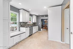 1 Treeview Ln, Cliffwood, NJ 07721 - Photo 9