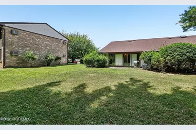 85 Amberly Drive #D, Manalapan Township, NJ 07726 - Photo 3