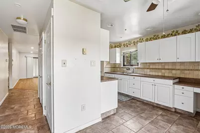 85 Amberly Drive #D, Manalapan Township, NJ 07726 - Photo 5