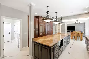 98 Summit Dr, Freehold, NJ 07728 - Photo 21