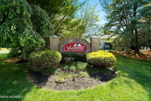 98 Summit Dr, Freehold, NJ 07728 - Photo 53