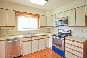 2A Bristol Ct, Monroe Township, NJ 08831 - Photo 7