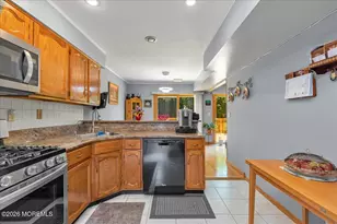 73 Malibu Dr, Eatontown, NJ 07724 - Photo 17