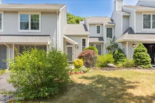 73 Malibu Dr, Eatontown, NJ 07724 - Photo 3