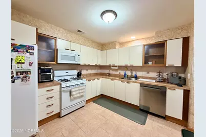743 Banyan Court, Morganville, NJ 07751 - Photo 5