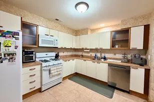 743 Banyan Ct, Morganville, NJ 07751 - Photo 5