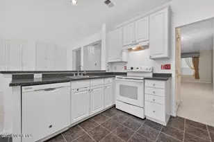 7 Allister Ln, Columbus, NJ 08022 - Photo 5