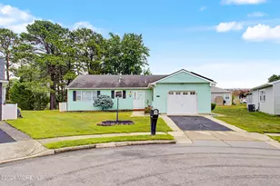 20 Thronbury Ct, Toms River Township, NJ 08757 - Photo 1