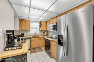 7 Kingston Close, Freehold, NJ 07728 - Photo 17
