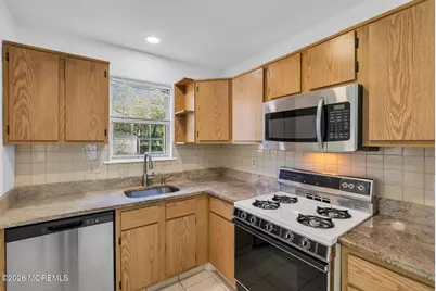7 Kingston Close #1000, Freehold, NJ 07728 - Photo 11