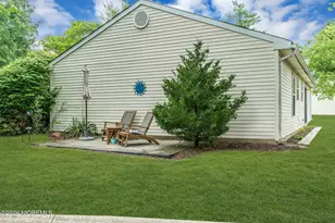 7 Kingston Close, Freehold, NJ 07728 - Photo 3