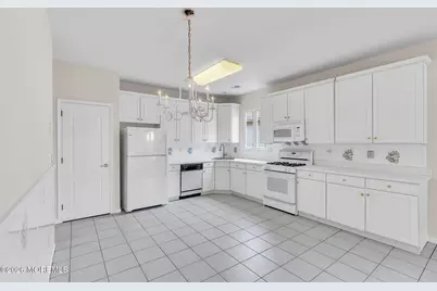 6 Greensprings Drive, Lakewood, NJ 08701 - Photo 5