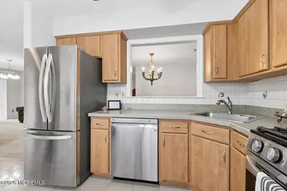437 Hampton Court #12-1, Manalapan Township, NJ 07726 - Photo 5