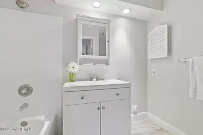 437 Hampton Court #12-1, Manalapan Township, NJ 07726 - Photo 17