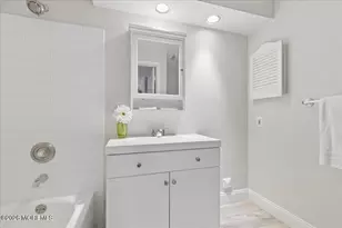 437 Hampton Ct, Manalapan Township, NJ 07726 - Photo 17