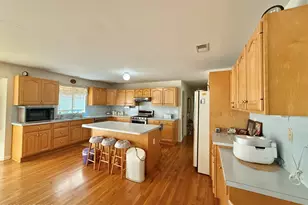 6 Seaman Rd, Freehold, NJ 07728 - Photo 9