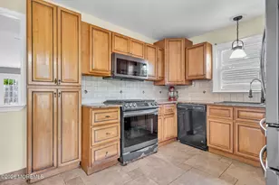 13 Scenic Dr, Freehold, NJ 07728 - Photo 15