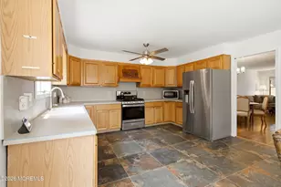 17 Millbrook Dr, Middletown, NJ 07748 - Photo 11