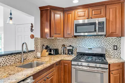 85 Roosevelt Circle E, Red Bank, NJ 07701 - Photo 7