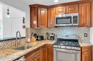 85 Roosevelt Cir E, Red Bank, NJ 07701 - Photo 7