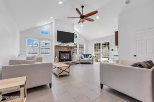 85 Roosevelt Cir E, Red Bank, NJ 07701 - Photo 3