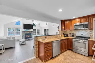 85 Roosevelt Cir E, Red Bank, NJ 07701 - Photo 5