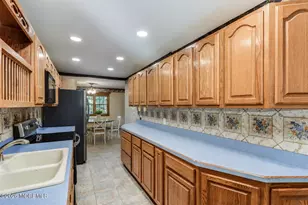 15 La Valley Dr, Manalapan Township, NJ 07726 - Photo 3