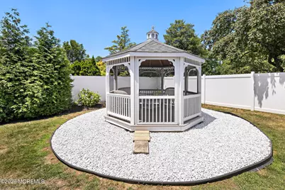 522 Mackey Avenue, Belford, NJ 07718 - Photo 41