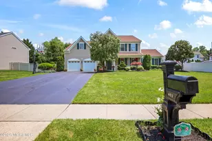 407 Vassar Dr, Freehold, NJ 07728 - Photo 3