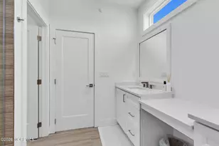 27 Linder Ct, Middletown, NJ 07748 - Photo 51
